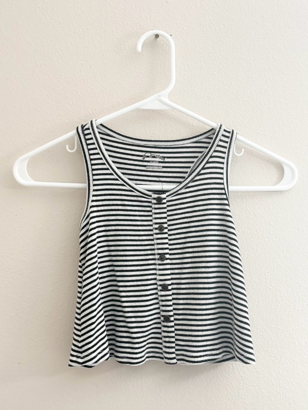 5/$15 🩷 Art Class Black & White Striped Button-Front Tank Top